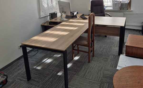 Biurko z dostawką CRN-GCS13, stół konferencyjny CRN-GCS17, kolor dąb naturalny W240