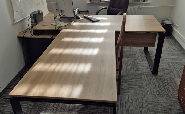 Biurko z dostawką CRN-GCS13, stół konferencyjny CRN-GCS17, kolor dąb naturalny W240