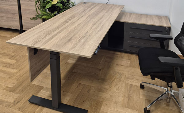 Biurko na stelażu elektrycznym z komodą i plecami CRN-GCS13 EL, kolor dąb Robson W300