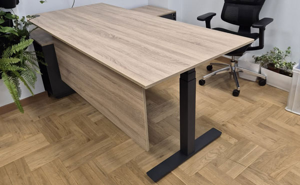 Biurko na stelażu elektrycznym z komodą i plecami CRN-GCS13 EL, kolor dąb Robson W300