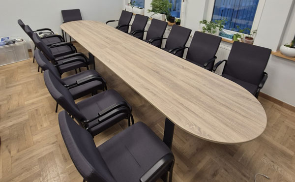 Stół konferencyjny dwuczęściowy na zamówienie, kolor dąb Robson W300