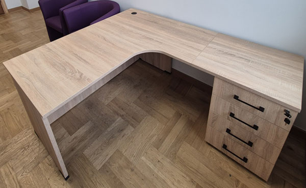Biurko DK-BK-160-KT05 z plecami do ziemi, kolor dąb sonoma D3025 OW