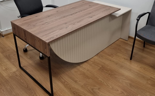 Biurko proste MS-VBK180, kolory modrzew górski, szary Taupee