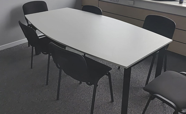 Stół Nevada NV-KONF-160, kolor popiel U-112 PE, nogi RAL 9005