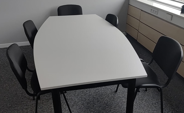 Stół Nevada NV-KONF-160, kolor popiel U-112 PE, nogi RAL 9005