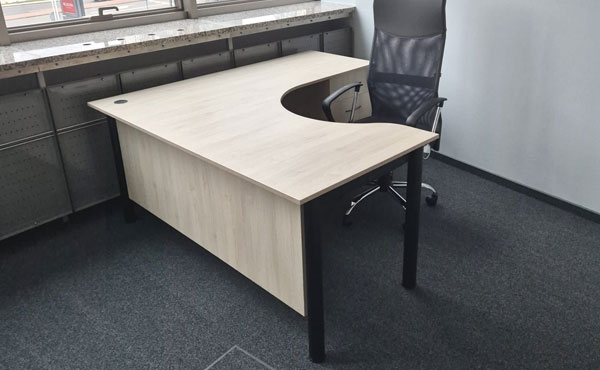 Biurko Nevada z kontenerem NV-BK-160-KT05 i plecami, kolor dąb palermo D2609 PR, stelaż czarny RAL9005